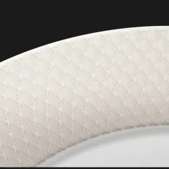 Assiette de présentation en porcelaine finition Platine
