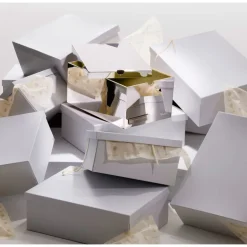 Boite à sneakers en métal argenté