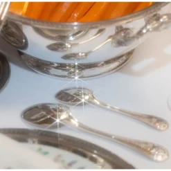 Cuillère à dessert en métal argenté