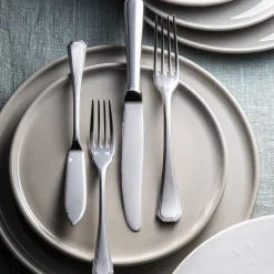 Fourchette de table standard en métal argenté