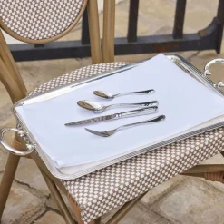 La Trousse - 4 couverts taille intermédiaire en Acier