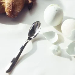 Petite cuillère universelle en métal argenté