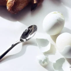 Petite cuillère universelle en métal argenté