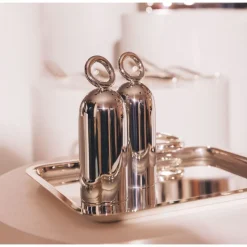 Salière et poivrière en métal argenté