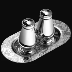 Salière et poivrière sur plateau en métal argenté